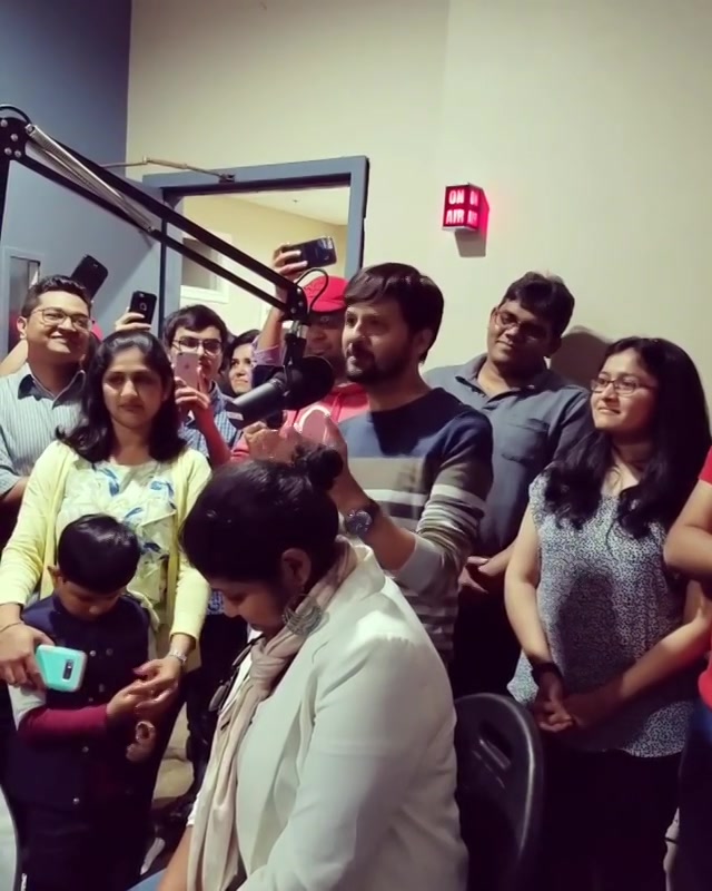 Had a great time in Bolly Fm in San Jose 
Thank you so much Dhyey Desai for sharing the video.

#US #USdiaries #america #travel #traveldiaries #travelgram #dhvanit #rjdhvanit #singing #border #sandeseaatehai #sanfrancisco #sanjose #flashback #flashbackfriday