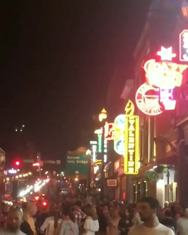 #memories: This is how people enjoy #nightlife in #Nashville which is the music capital of #america

#throwback #flashback #US #USdiaries #dhvanit #travel #traveldiaries #travelgram #music #nightout