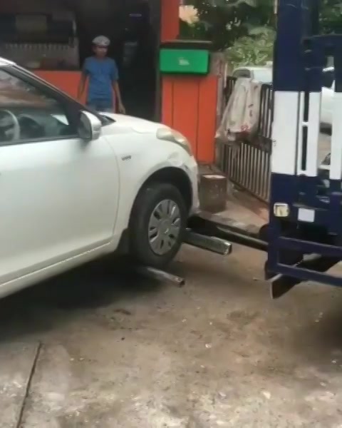 Police doing a good job! It’s our turn now. We must try to follow traffic discipline.
#ahmedabad #traffic #parking