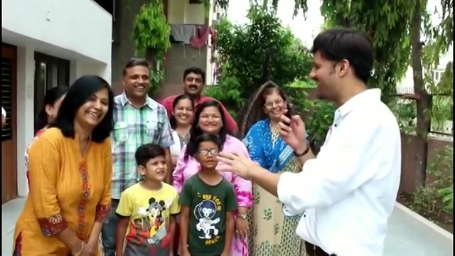 #treeidiot Urvi એ એમના ઘર ની compound wall માં special ખાંચા રાખ્યા છે for trees! So happy to meet such #treeidiots..
#tree #trees #gogreen #monsoon #monsoons #ahmedabad #amdavad #dhvanit #pedman #pedmandhvanit #plantation #treeplantation #plants
Video by: Dhruvats