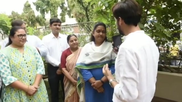 At the onset of the #mirchitreeidiot campaign with Mayor Smt. Bijal Patel planting saplings in Paldi Vasna area today @bijalpatelmayor 
I am gonna come to Naranpura - Usmanpura tomorrow.

#treeidiots #treeidiot3 #tree #trees #pedmandhvanit #pedman #mayor #ahmedabad