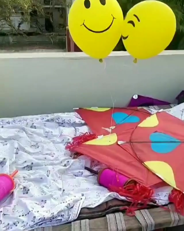 Kissy!

#uttarayan2019 #uttarayan #balloon #balloons #boomerang