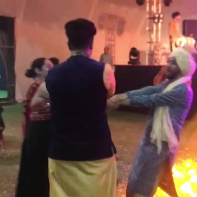 Watch the suppa fun we had at Mirchi Garba last night!
.
.
Outfit: @adani_creation & @_safa_collection .
@i.mirande @ektainlove @mirchikunal @caroline_sudan @hinapathan89 .
.
.
.
#navratri #navratri2019 #garba #ahmedabad #music #gujarat #surat #rajkot #baroda