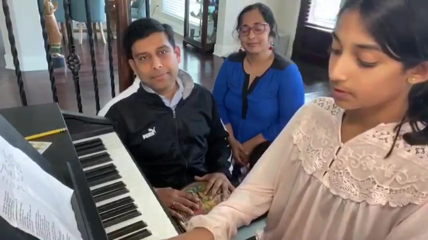 A video from Dallas, US.. Vinesh, Rajul and their daughter Arya made this video after watching ‘Insta-Antakshari with Sachin-Jigar’ @rajul9015 @shah.vinesh