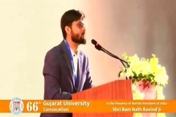 Throwback to 2018 when I addressed the  66th Convocation Gujarat University!

#RjDhvanit #dhvanit #gujaratuniversity #convocation #throwback #tb #radiomirchi #MirchiGujarati #Gujarat