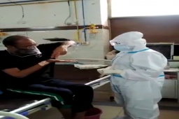 has set a new example of going above and beyond the call of duty to serve her patients. Swati learned sign language to speak to a patient admitted in a Covid-19 hospital in Chattisgarh.

Now, when she speaks to the patient through sign language, the happiness on the patient's face is precious.

VC: @PriyankaJShukla IAS (Twitter)

#SwatiBhimagaj #positivity #chattisgarh #frontlineworkers #frontliners #nurse #signlanguage #covid19 #coronawarriors #happy #positivevibes #rjdhvanit #dhvanit #radiomirchi #mirchigujarati