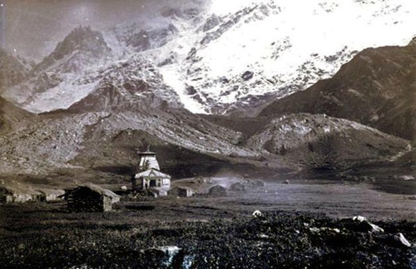 RT @IndiaHistorypic: 1880s :: Kedarnath Temple http://t.co/kBm6kzMD2f