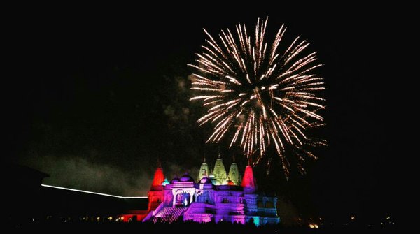 RT @Prakashpatel94: Diwali  Celebrations, BAPS Swaminarayan Mandir, Toronto, Canada!!
Happy New Year. https://t.co/LXCk3PXGgl