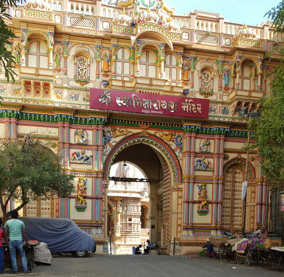 RT @Vanshmehta2215: #Ahmedabad #Amdavad  @RjDhvanit  kalupur swaminarayan mandir #iLoveAmdavad https://t.co/bYPrfNmfj7