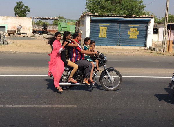 RT @harshoza03: Car passanger on Bike https://t.co/lAi3JBdlBc