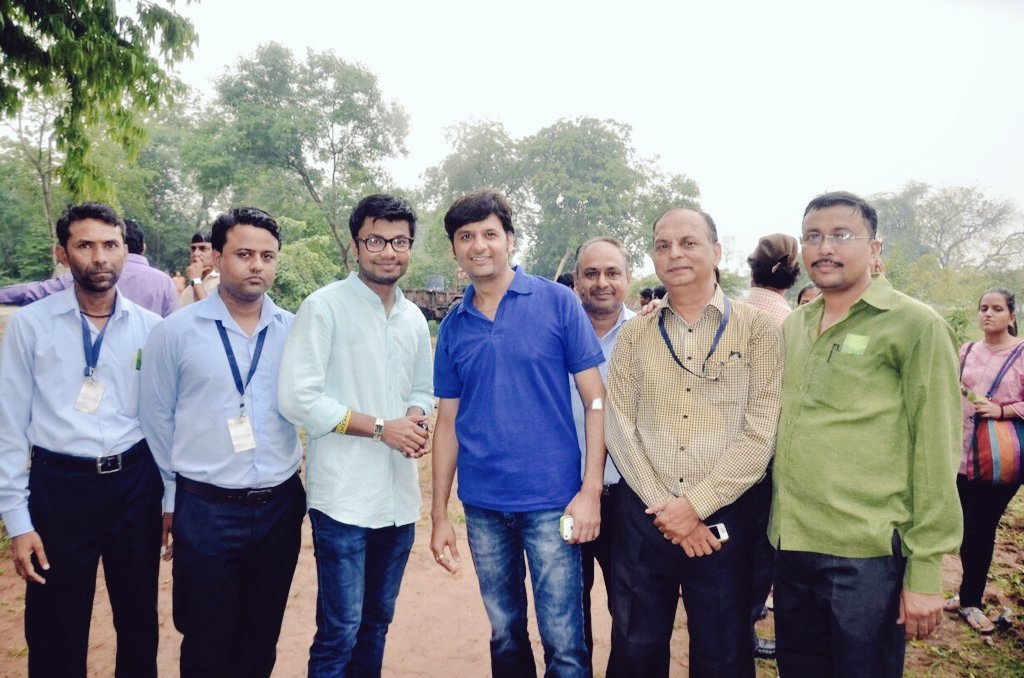 RT @08Yuvi: Met @RjDhvanit at C N Vidyalaya for Mango Tree Plantation ♻🌳🌱😊✌ @MirchiAhmedabad with #GICEAstaff https://t.co/TIdv8yYqCh