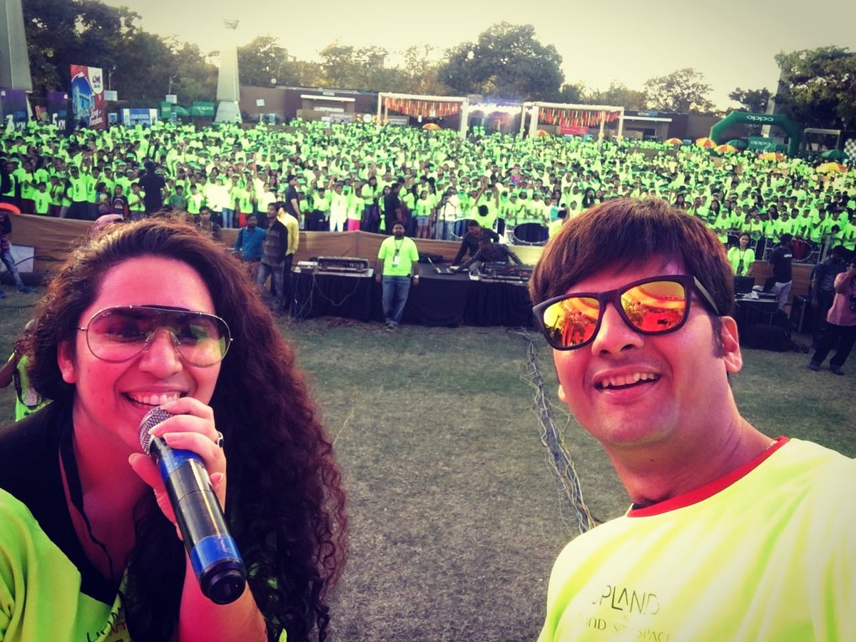 #neon #selfie at #mirchineonrun season 2! https://t.co/CY2hQujs47