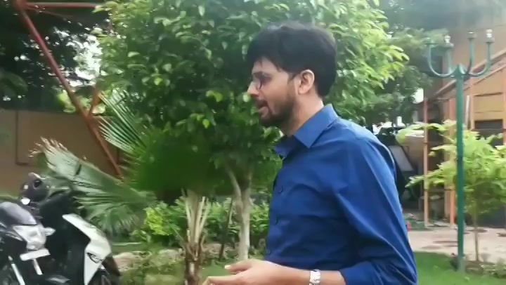 Target achieve થશે કે નહીં? કાલે સવારે જણાવà«àª‚..
With the stud @palash.popoye
#mirchitreeidiot #pedmandhvanit #ahmedabad #trees #plantation https://t.co/Z8PgR4k658