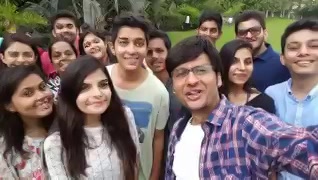 RT @MirchiAhmedabad: @RjDhvanit made a group of youngsters take a #SelfieShapat earlier today! 
#TreeIdiot https://t.co/x3LvJhvVIP