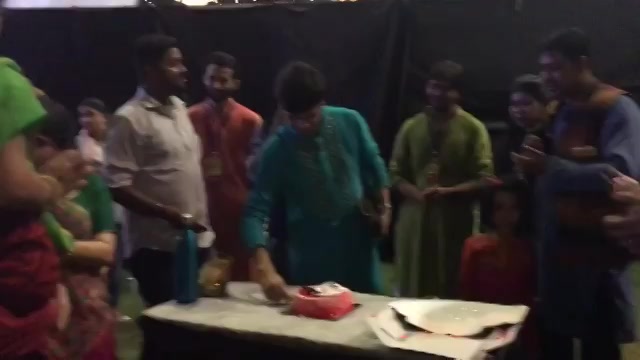 RT @rj_ekta: One Beautiful Part of #mirchirockanddhol #surprise #fambam @RjDhvanit the cake was yum 😍 13 years 😇😇🙏🏼 https://t.co/12isgNiIhr