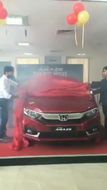 #AllNewAmaze unveiled the new honda amaze today at honda Ambawadi showroom #ahmedabad #honda #amaze #car #HondaAmaze https://t.co/7oYl4RP31p